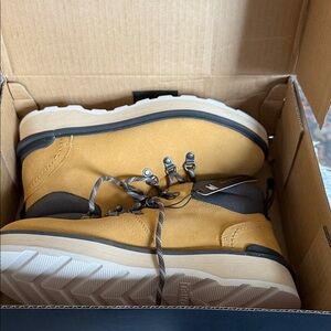 Sorel Tan and Black Winter Boots H-Line Hikers